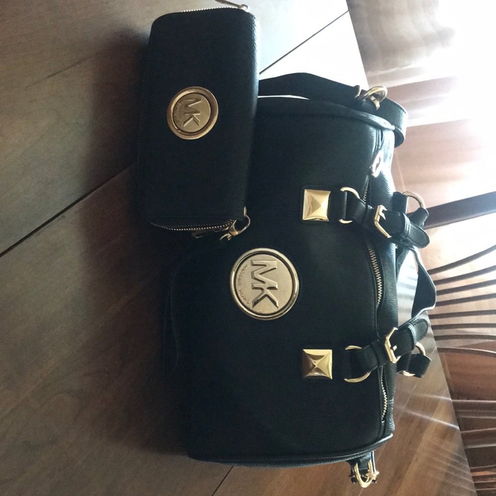 MK satchel and matching zipper wallet